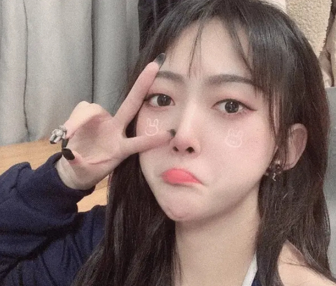 Spent 21 Billion on a Female Streamer but Still Couldn't Hold Her Hand, a Chance Encounter Afterwards Left the Male Fan Regretting 2 17455499778081096882116 1745552951788 1745552951931269396031