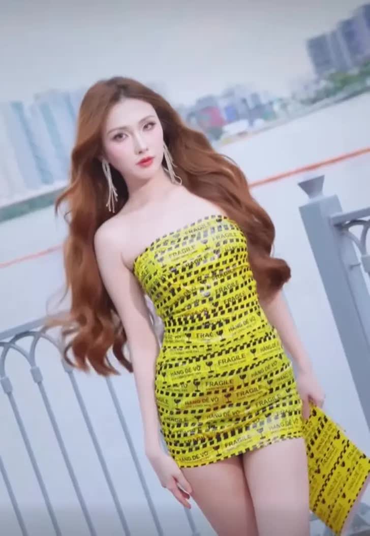 Beauty Trend "Tape" Shares Bikini Photos Hotter Than the Weather 6 2698e7c4020e4819b5063df90038630d9c560b195a93fa849ab2f83a4d 17451416432851703788747 1745202396143 17452023963721655675939