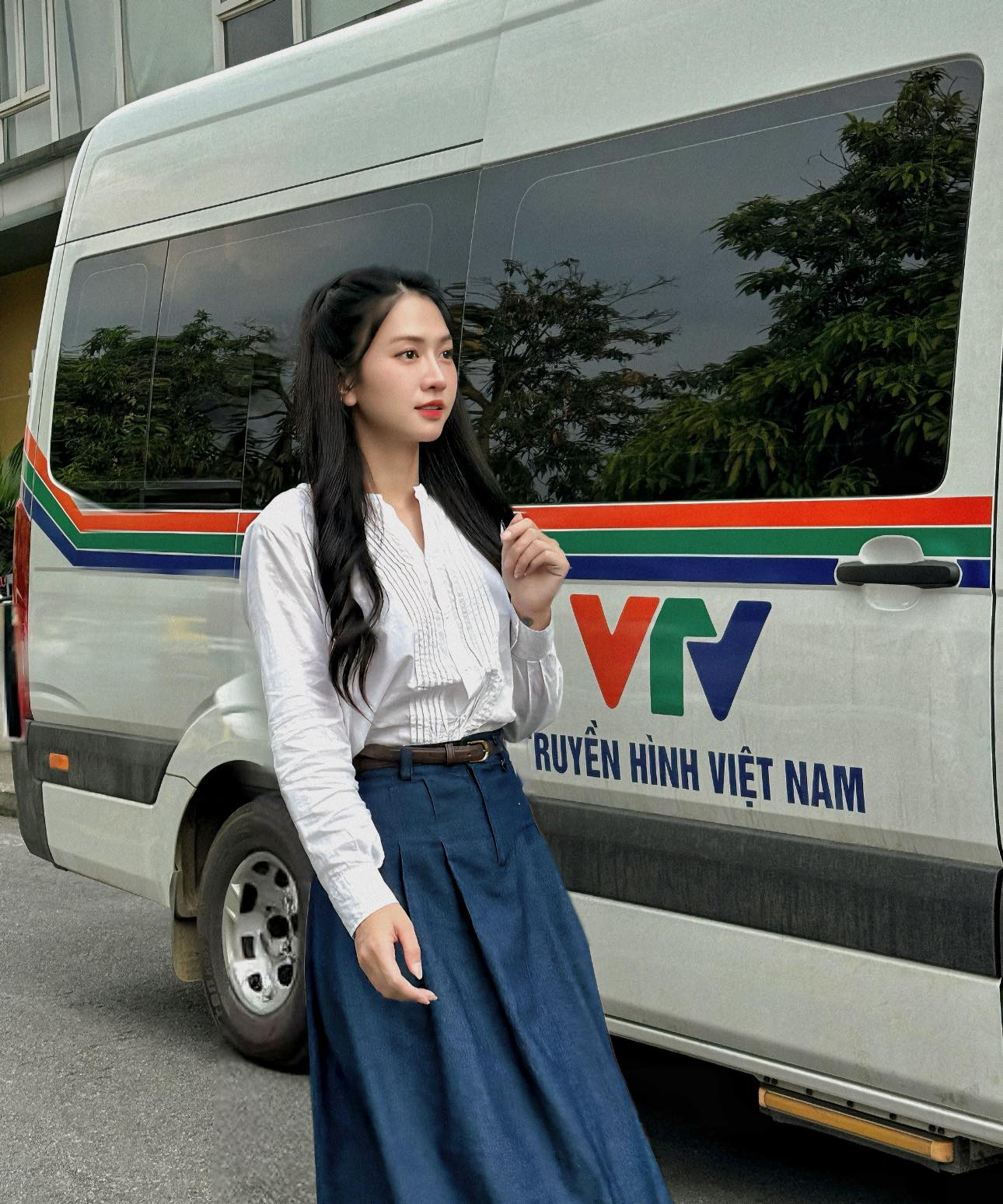 Once Famous for Game Cosplay That Drove Male Fans Crazy, Hot Girl Now Conquers Prime-Time TV 3 47549922811460573002367333260144796622178383n 1744521376820916660136 1744597473949 1744597474116280094212
