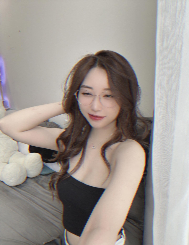Beautiful streamer "struggles" with fans' persistent "jokes," previously reacted strongly but to no avail 8 47744094111473367834266797204510070762295857n 174339185175680981465