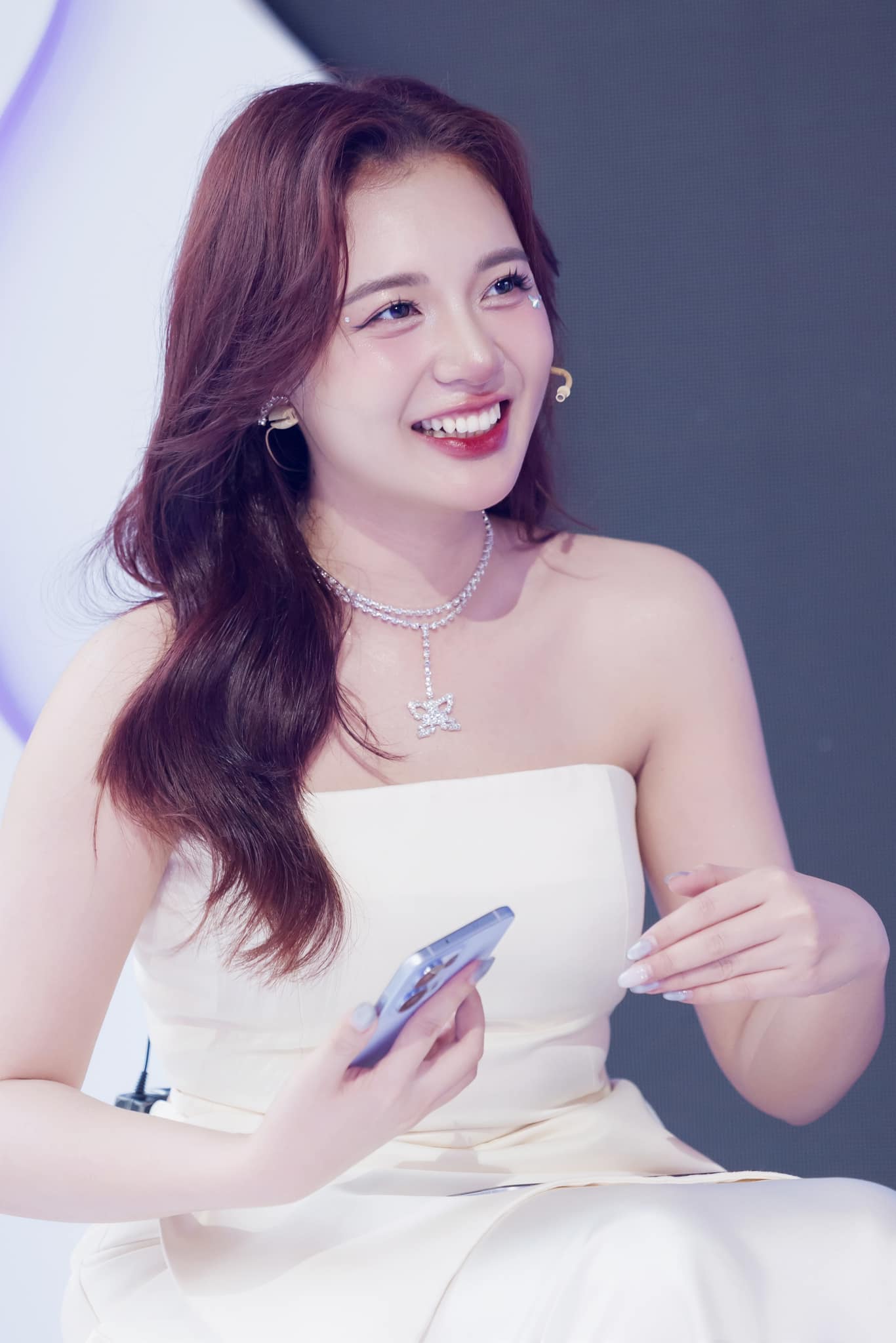 Stunning Female Host Confidently Shows Off Her Bare Face 1 48221732710068172615096928067501618285788090n 17445134874781135561736 1744518233521 17445182343111190021448