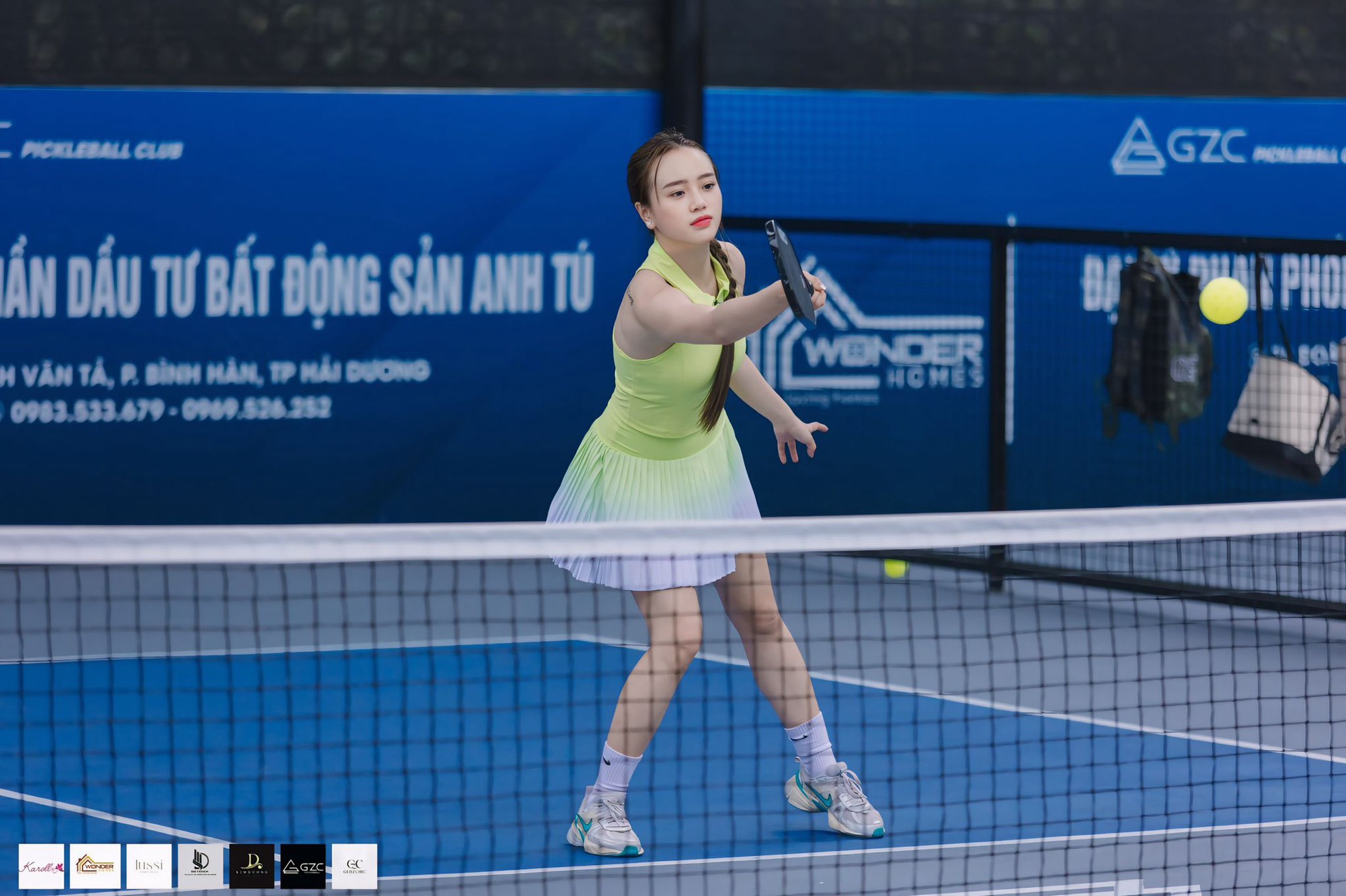 Mai Linh Zuto Shows Off a Carefree Figure in the Mirror, Leaving Viewers in Awe 3 49099485294746969159711583102919924765956329n 17456350134591659157176 1745643010387 1745643010467359602600