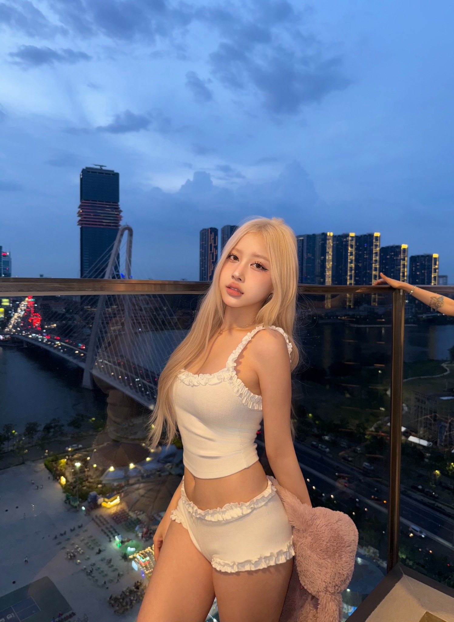 Friends of the Vietnamese "Rosé" Show Off Their Styles, It's Hard to Pick a Winner 2 49183808119416221232562686362034792326232112n 17453983826421780265093 1745401847092 1745401847224267226978