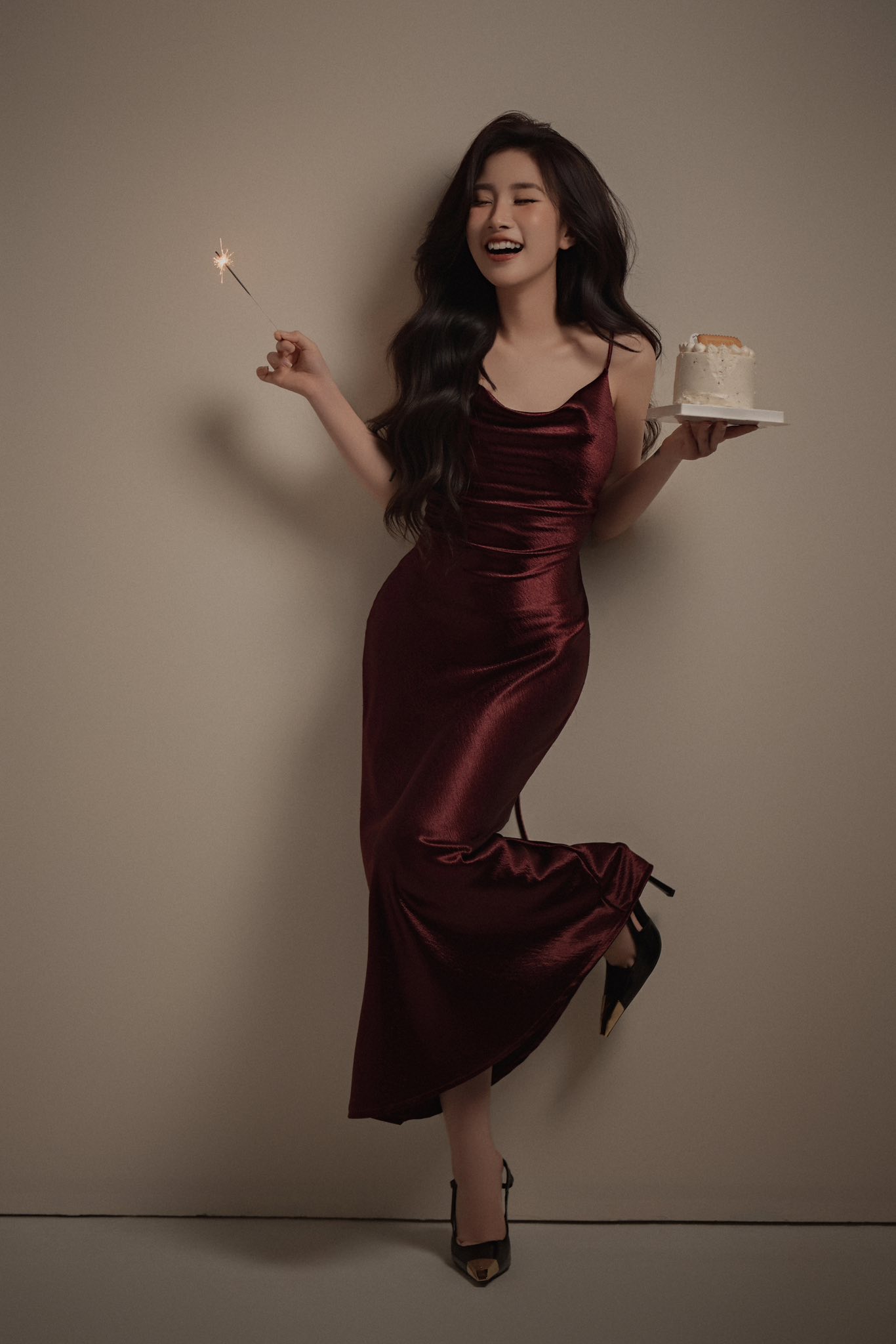 The National Wife Tiểu Hý Melts Hearts with Stunning 'Slay' Photo Series 3 49375535814201682658090486569572058236254934n 2 17456506974401388459802 1745653261977 17456532621131036994009