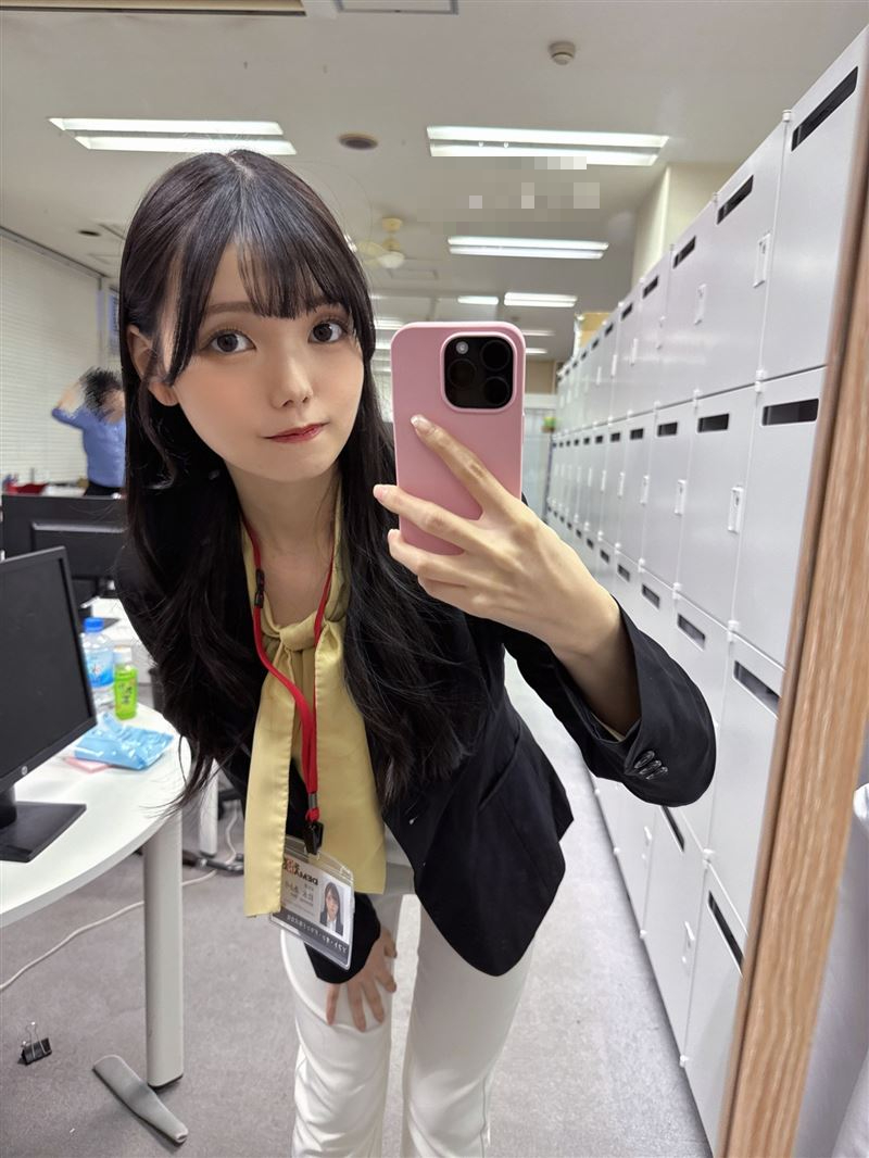 Working as a Film Studio Employee, This Girl Surprises Everyone by Following in the Footsteps of a Hot Girl 1 base64 1743738001227908645463 1744340299071 1744340299591636593609 1744341889793 17443418899511925647784