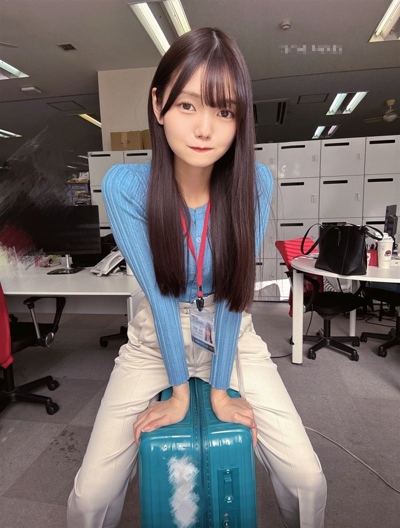 Working as a Film Studio Employee, This Girl Surprises Everyone by Following in the Footsteps of a Hot Girl 2 base64 174373801762214221664 1744340300236 17443403003181983662296 1744341890694 17443418908141708945377
