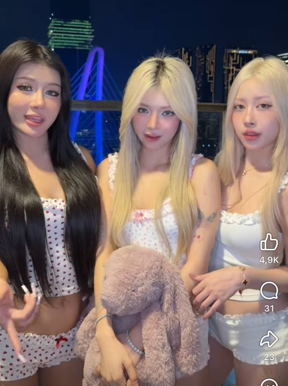 Friends of the Vietnamese "Rosé" Show Off Their Styles, It's Hard to Pick a Winner 8 edit photo2025 04 2315 54 38 2 17453985213961206489786 1745401851134 17454018512091889003366