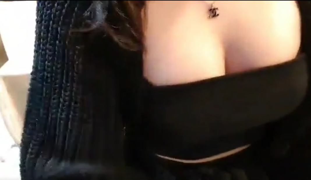 Impulsive Action on Livestream, Female Streamer Almost Faces Major Disaster 3 gai1 162702635202279202720 1744081045782 17440810458721744437607 1744082355760 1744082355981194702461
