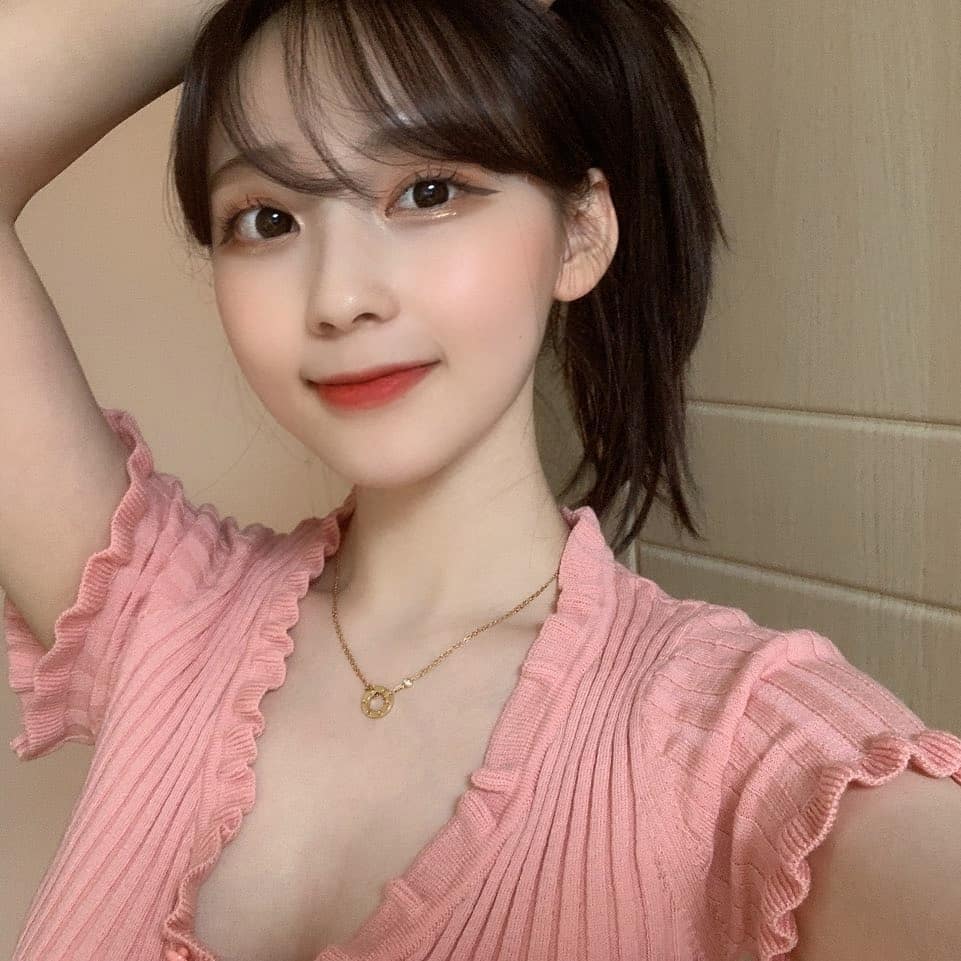 A 180-Degree Transformation: The Female Streamer Earning Billions Annually 3 photo 1 16374658898552045717083 1745635188889 1745635189007684382924 1745641162015 1745641162118679030996