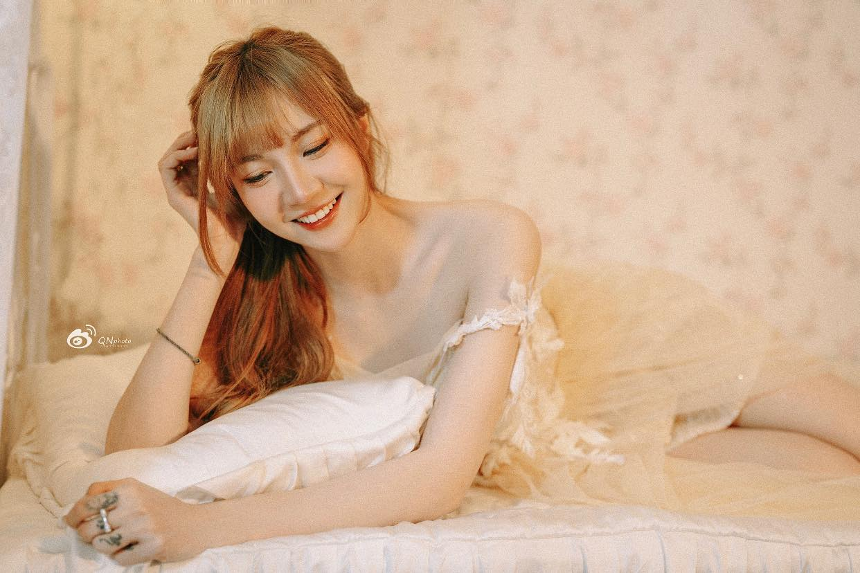 Just One Demo Picture Revealing Her Bare Shoulders, Như Hexi Makes Viewers "Restless" 6 photo 1743493225572 1743493225720679872655
