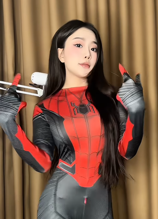 Beautiful Girl Transforms into Spider-Man, Showcases Figure, Viewers Zoom in on Body for an "Awkward" Detail 4 screenshot 2025 04 03 102850 1743650951334875400714 1743653709888 1743653709960400290966 1743656699456 17436566999581088649774