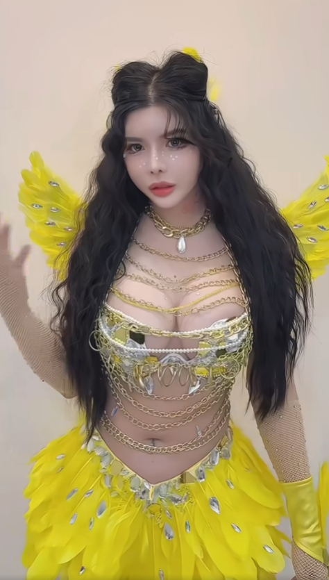 Accused of "Copying" Ngân 98, DJ Dolly Trang Unfazed in "Combat" 3 screenshot 2025 04 14 152046 17446197691151430808909 1744621783829 17446217843111359511819