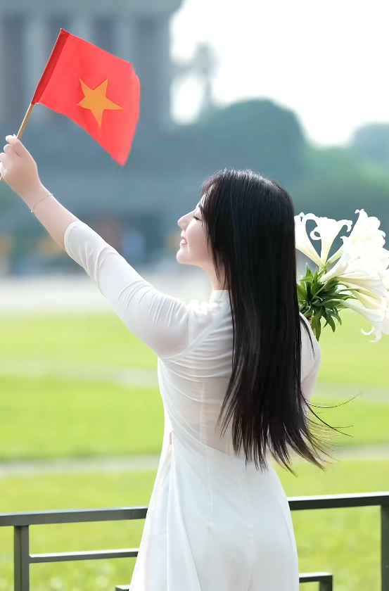 Japanese Teacher Hits the Streets in a Gorgeous Ao Dai, Fans Can't Get Enough of Her Beauty! 6 screenshot 2025 04 24 105445 17454670469001658249764 1745467756765 17454677568581504369505