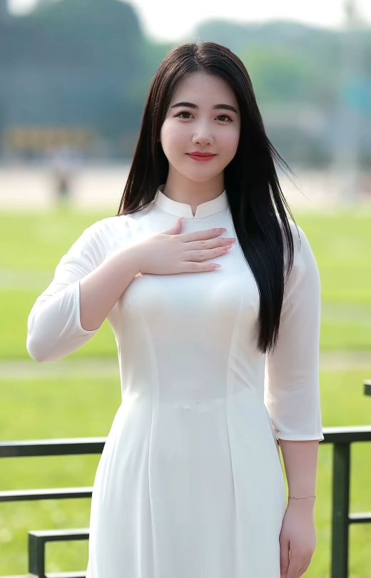 Japanese Teacher Hits the Streets in a Gorgeous Ao Dai, Fans Can't Get Enough of Her Beauty! 5 screenshot 2025 04 24 105450 17454670468761386551086 1745467755753 1745467755838376410722