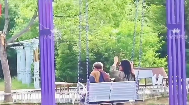 The 'Top 1 Server' Female Streamer Shocked by Candid Capture from a Bystander 4 17466921221251714760981 1746696426951 1746696427073592919734