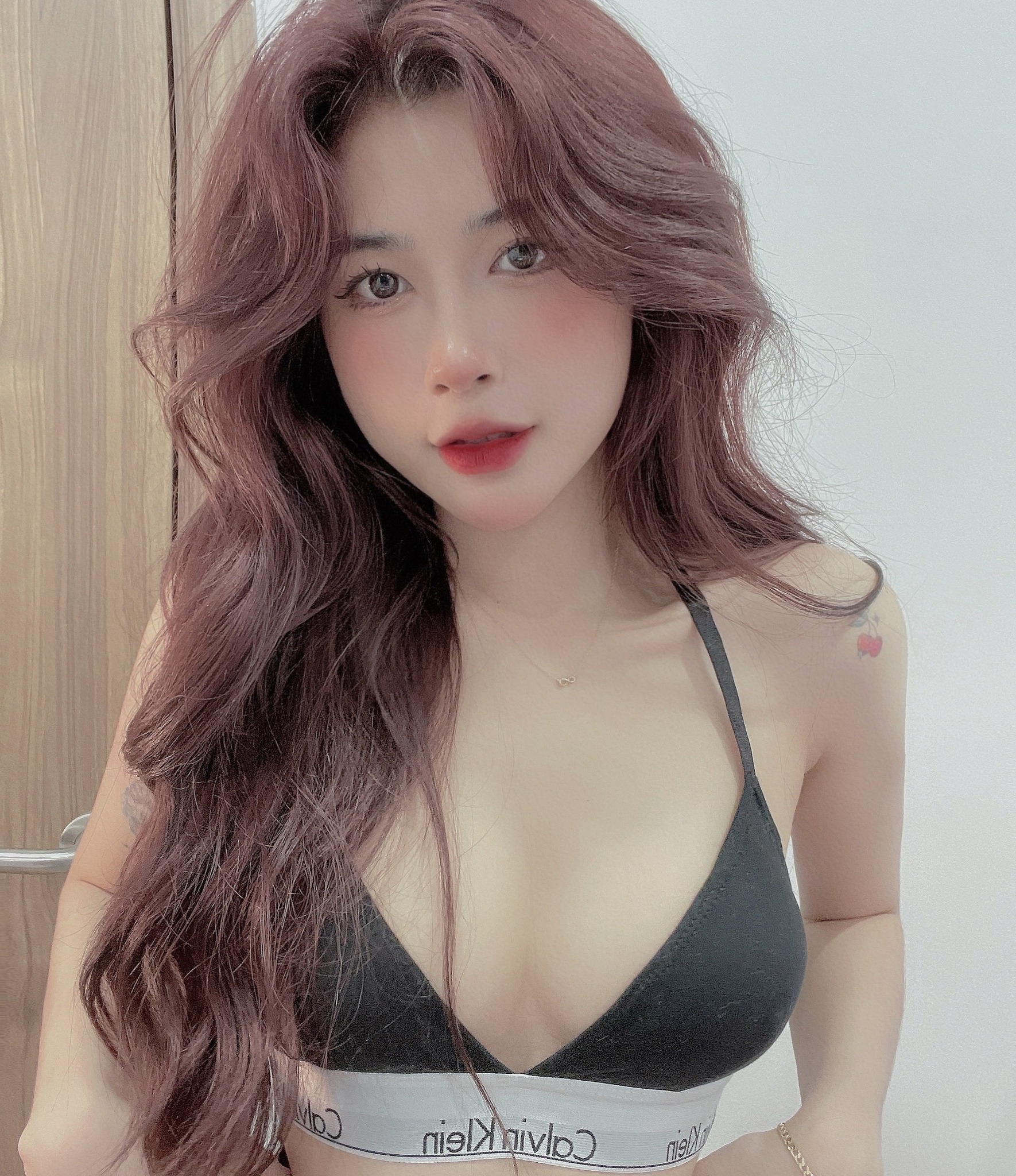 The Girlfriend of the Famous "Jungle God" in Arena of Valor Posts a "Jaw-Dropping" Photo Series That Makes Men Envious 10 47252450214003107709598371162097026130544740n 17473665853671020316023 1747368384248 17473683843951595277704