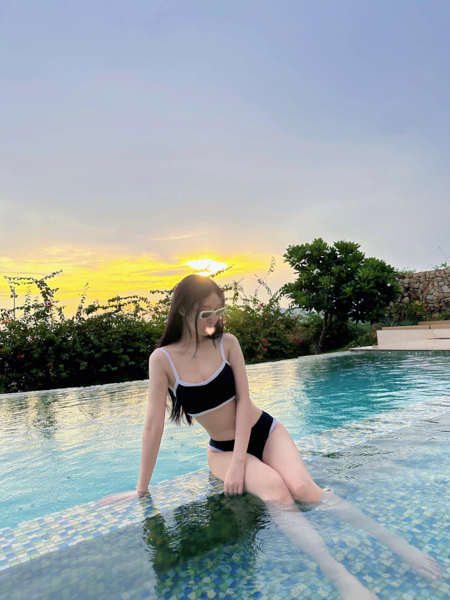 Beautiful female streamer posts photos with Team Refund member, netizens dig up past alongside streamer S 8 48096919511620965819506996337858384398521166n 1747797588249582630814 1747881157951 17478811580421181659879