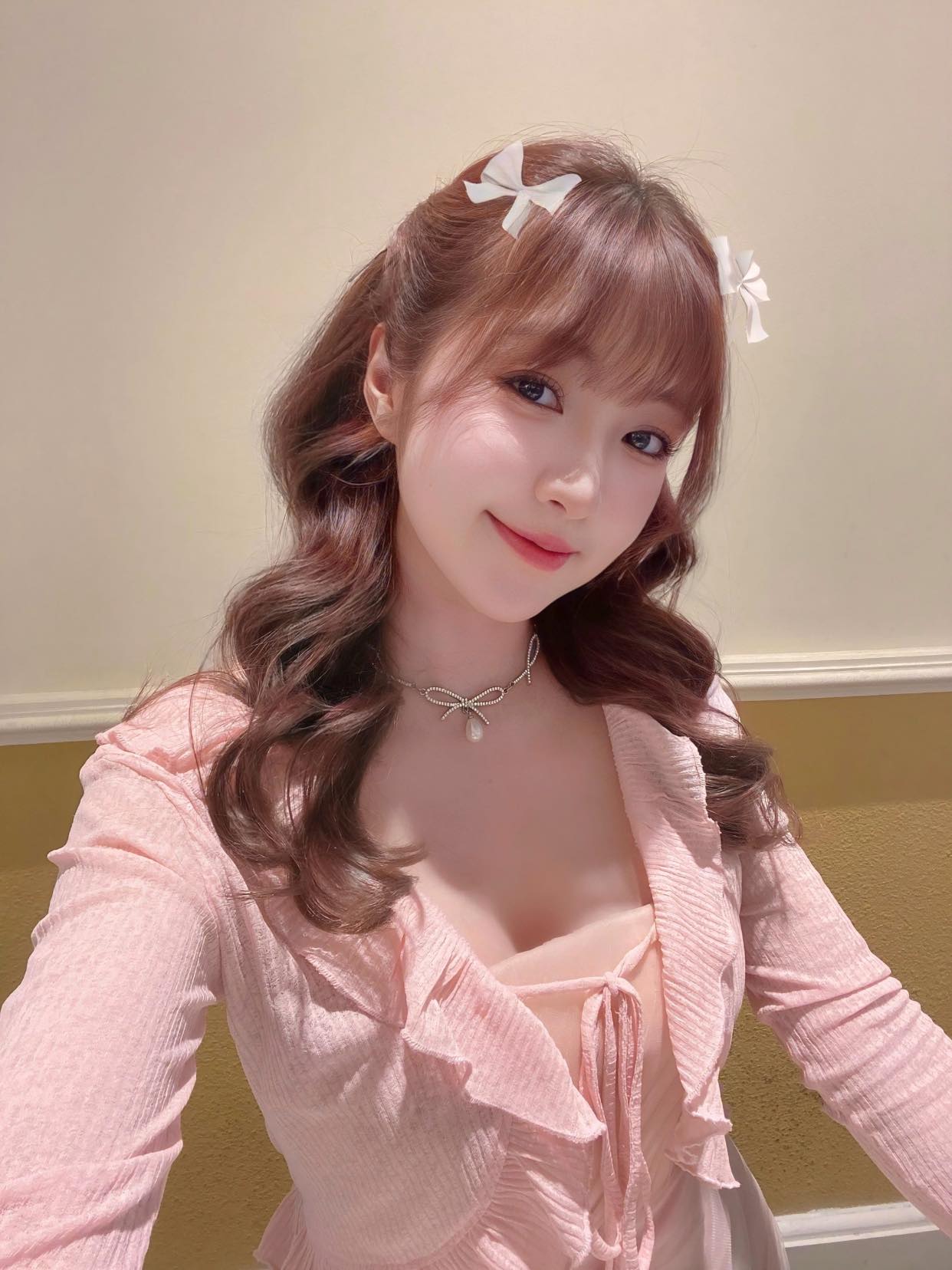 Như Hexi Strikes a Pose Showcasing Her Beautiful Legs, Fans React to the Boldness of the Female Streamer 9 48192352912044350777075212847575825666291029n 174686805273080090765 1746869921595 17468699217951049351127