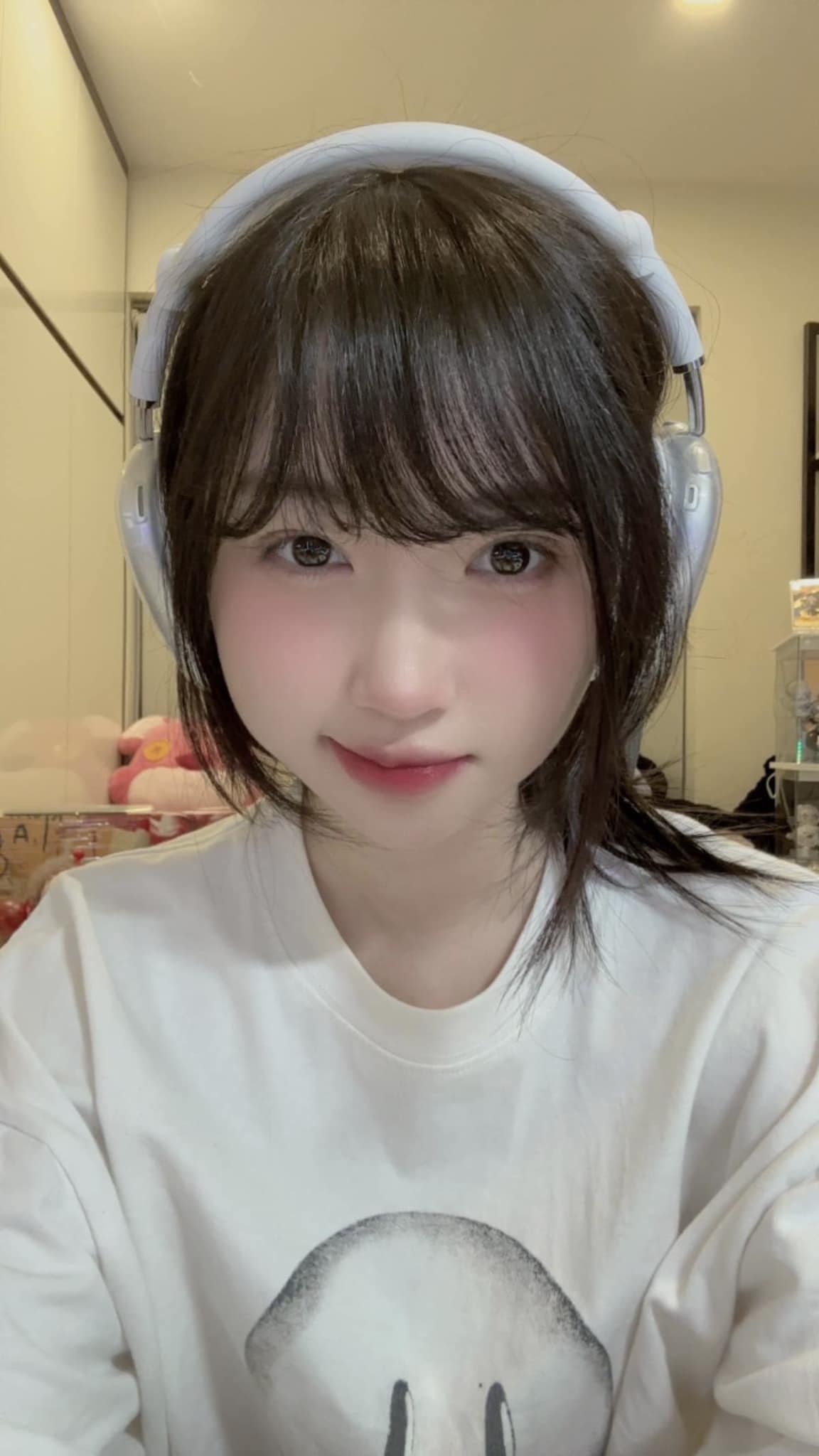 Beautiful female streamer posts photos with Team Refund member, netizens dig up past alongside streamer S 7 48234719211627213052215606660727797527537566n 17477975757371689021826 1747881156977 17478811571051811664862