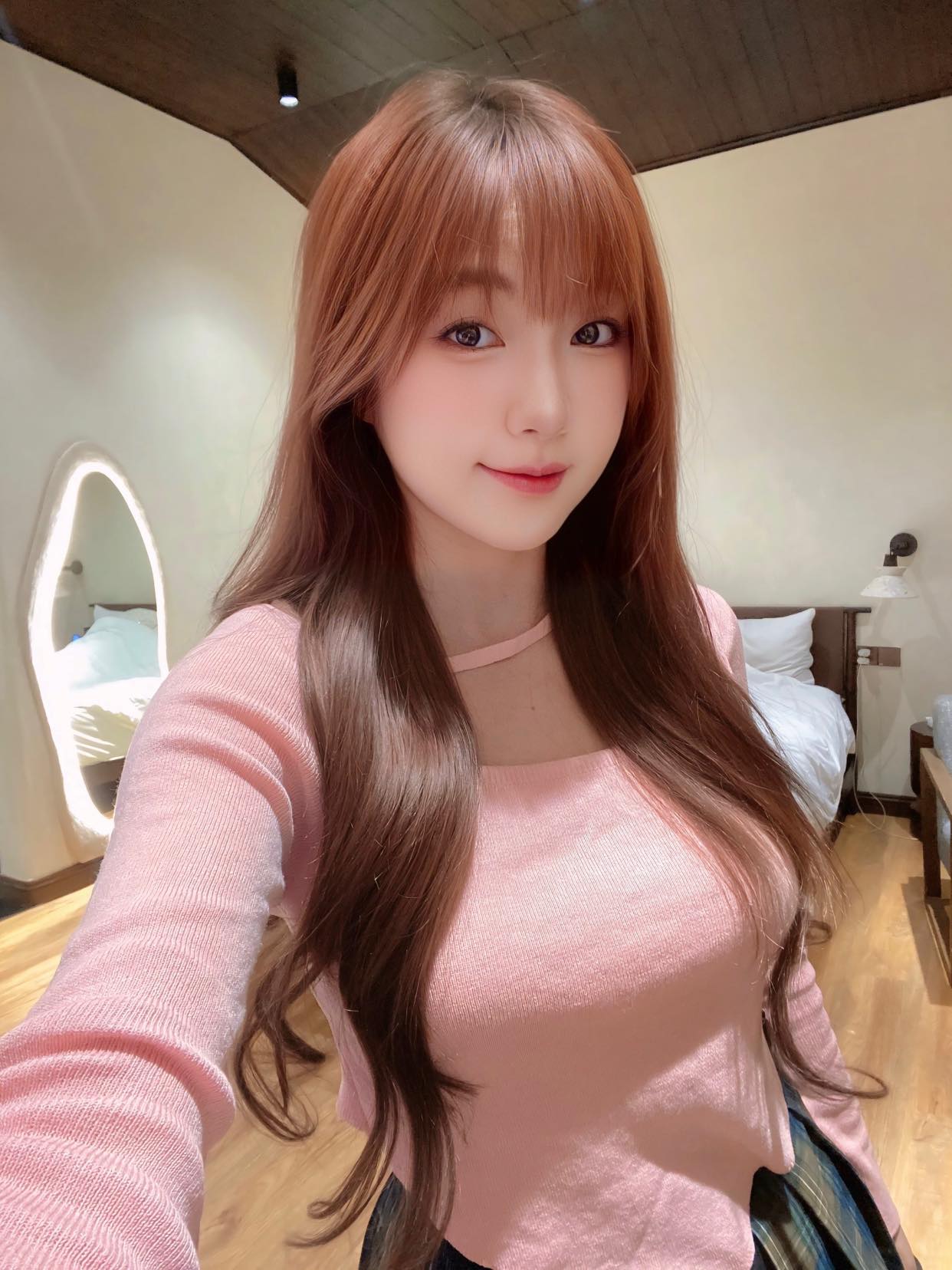 Như Hexi Strikes a Pose Showcasing Her Beautiful Legs, Fans React to the Boldness of the Female Streamer 2 48377659912097127171797575265142138829508013n 17468680527541229835373 1746869915079 17468699155962127432755