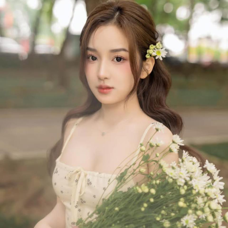 Rarely in a Bikini, the Muse from Hai Phong "Steals Hearts" of Netizens 3 48996385816956257610301547683028111173707613n 17478890795521740954602 1747898063194 17478980633301674182250