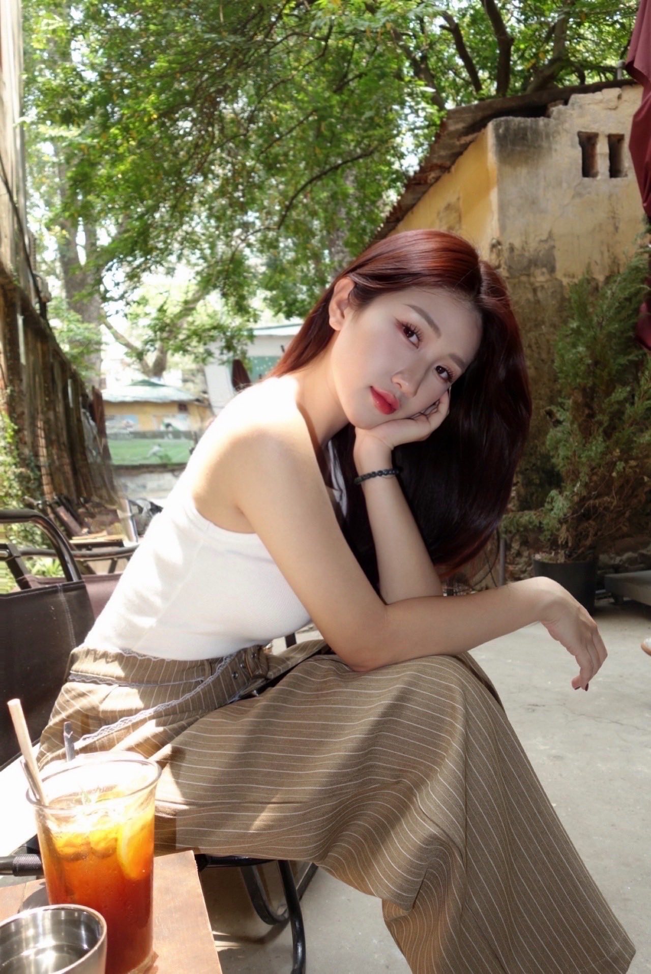 Capturing the Dreamy Moments of MC Linh Nắng, Winning Hearts Online 5 49251945640126848790037094740669792447718670n 17460742290892041138196 1746087874681 1746087874863580789803