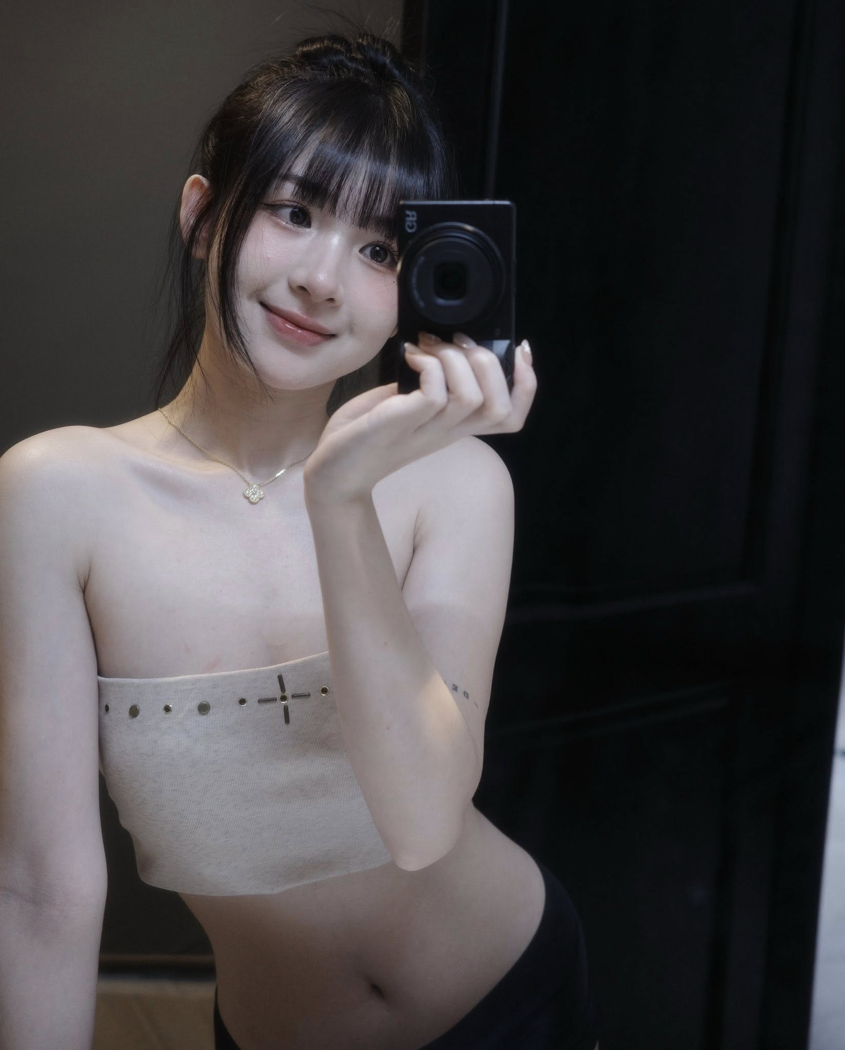 The Girlfriend of the Famous "Jungle God" in Arena of Valor Posts a "Jaw-Dropping" Photo Series That Makes Men Envious 1 49322565726430626292190141268802978980933608n 1747365714011308866652 1747368372989 1747368373792346743000