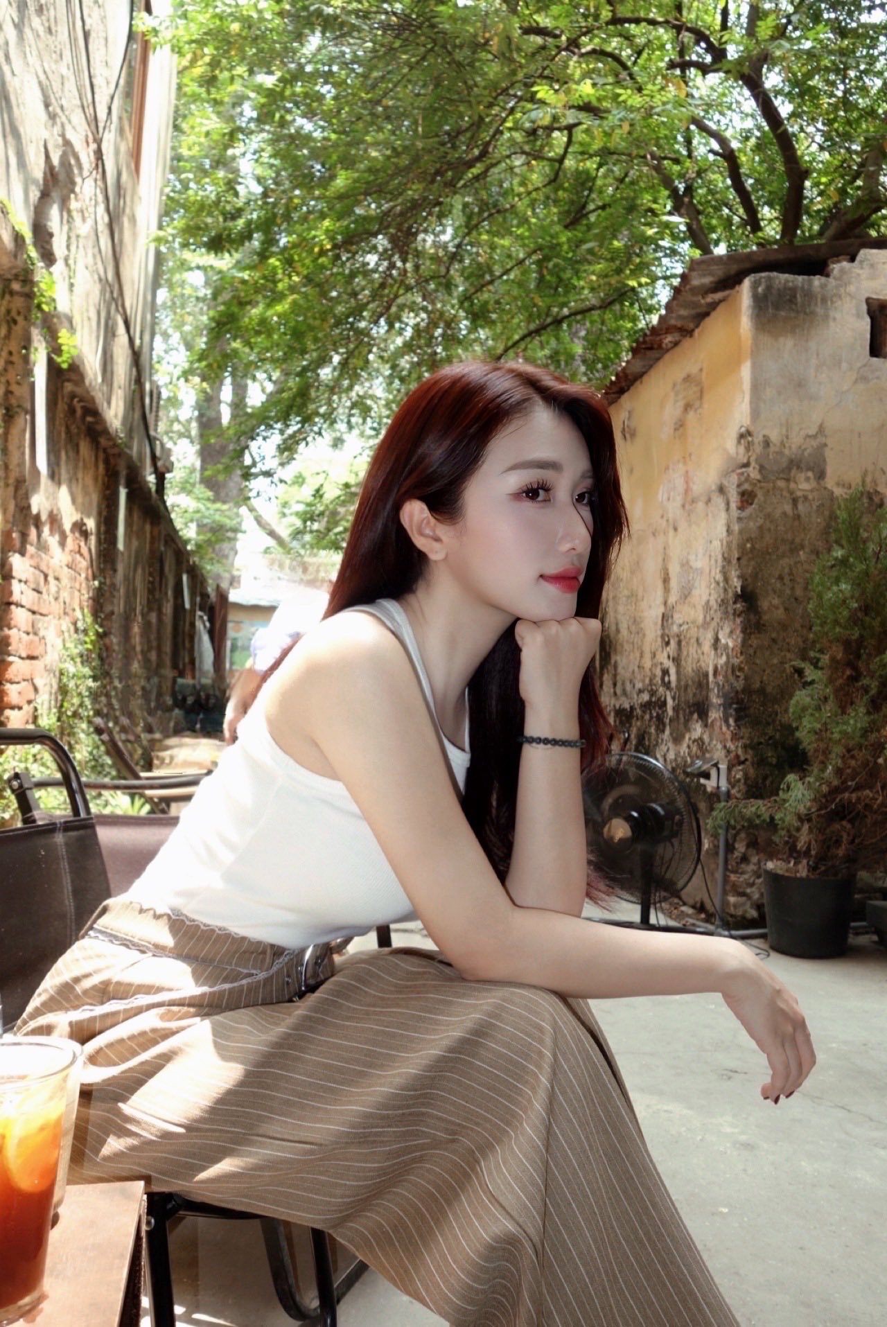 Capturing the Dreamy Moments of MC Linh Nắng, Winning Hearts Online 7 49357495140126849223370387566924039053639788n 1746074229139629454593 1746087878245 17460878785032044267039