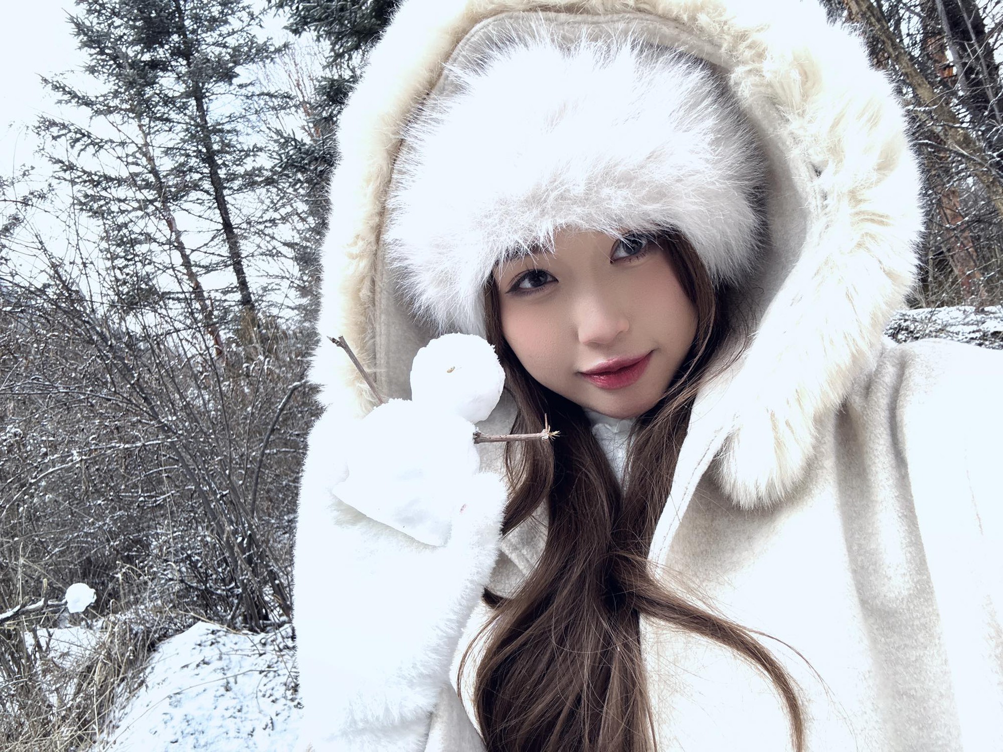 Beautiful female streamer posts photos with Team Refund member, netizens dig up past alongside streamer S 5 49406379412048263210110581153346260800135996n 1747797518509290427028 1747881154345 17478811544951816140846