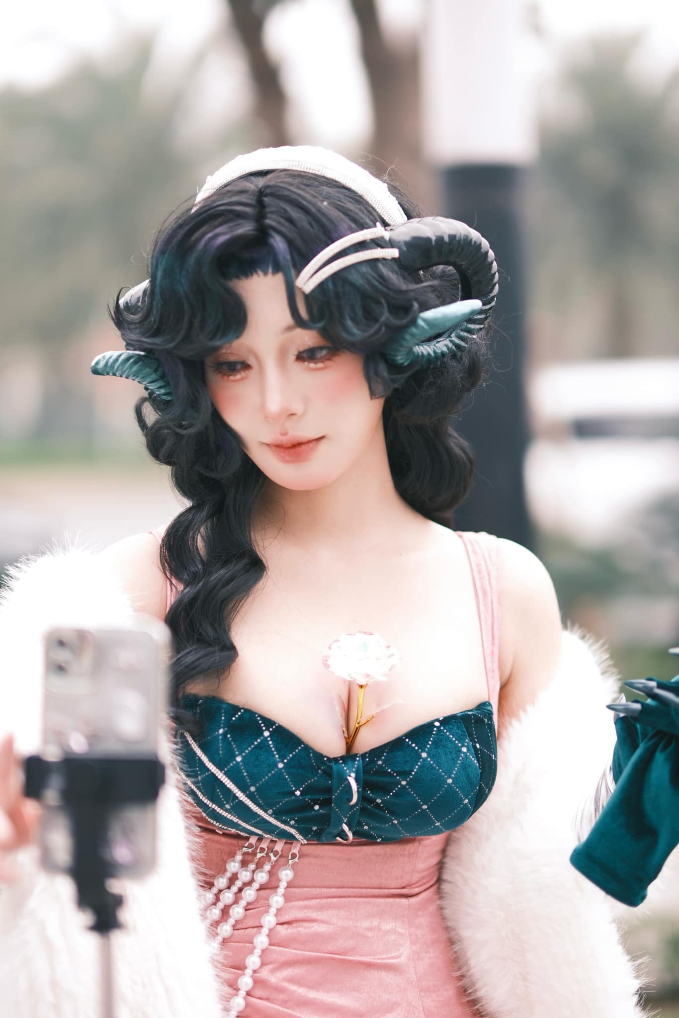 Coser's Close-Up Moment Removing Makeup Captivates Male Fans 5 49461859436797396756555043969240875049731152n 1746507309929376849069 1746516744181 17465167443191717217656