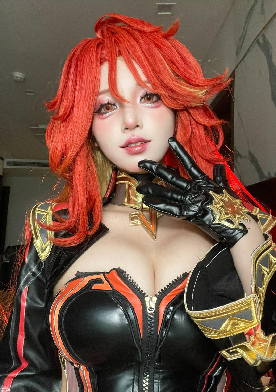 Coser's Close-Up Moment Removing Makeup Captivates Male Fans 1 49465530936798156723145718883907426904484983n 1746507287963629894405 1746516739903 17465167405952062324200