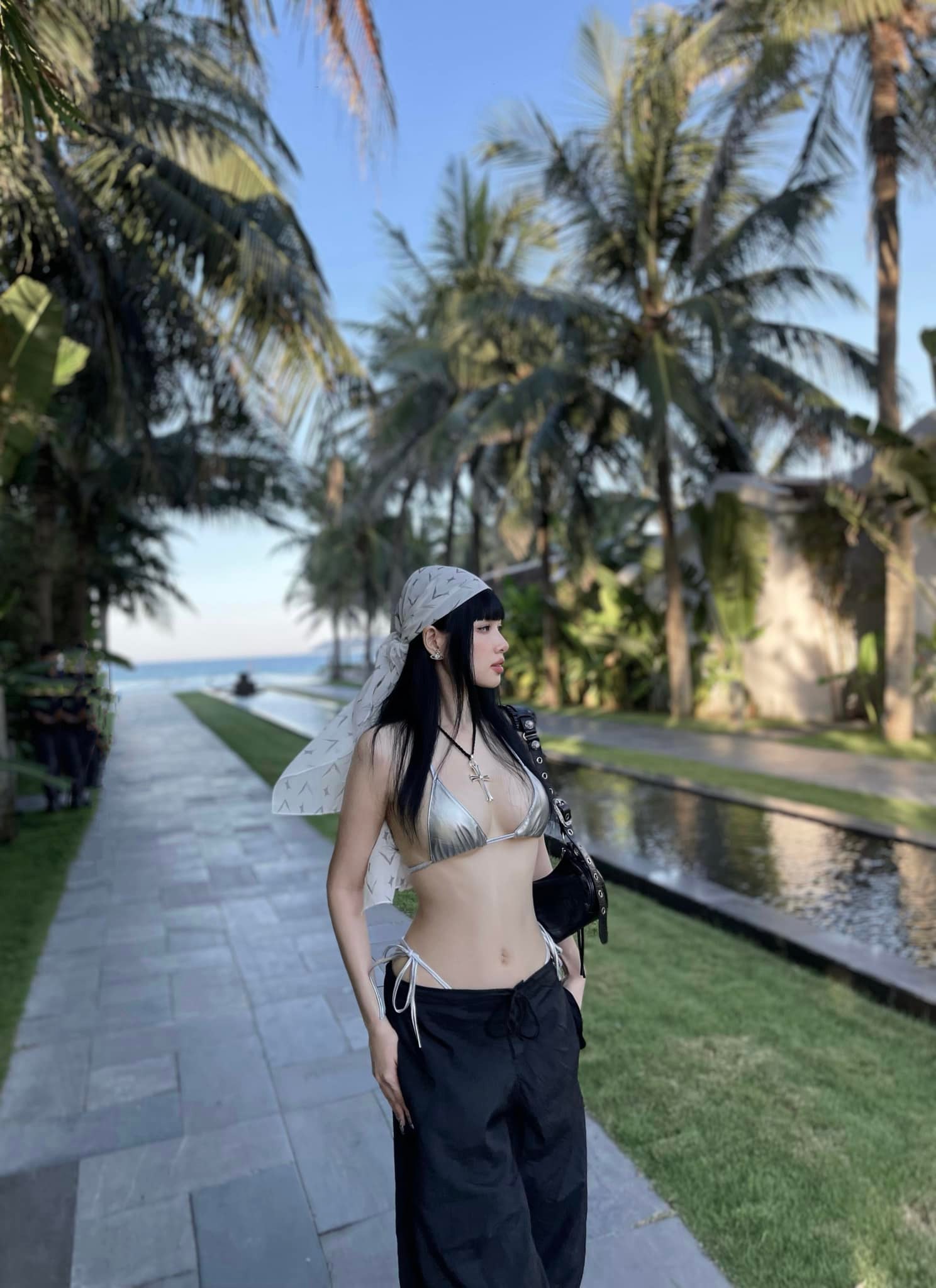 Moments of Tam Tit That Make Fans Admire the 'Class' of the First-Generation Hot Girl 4 496149041243433887019283408009850935591223371n 17471956788951483457702 1747206565280 1747206565439372808701