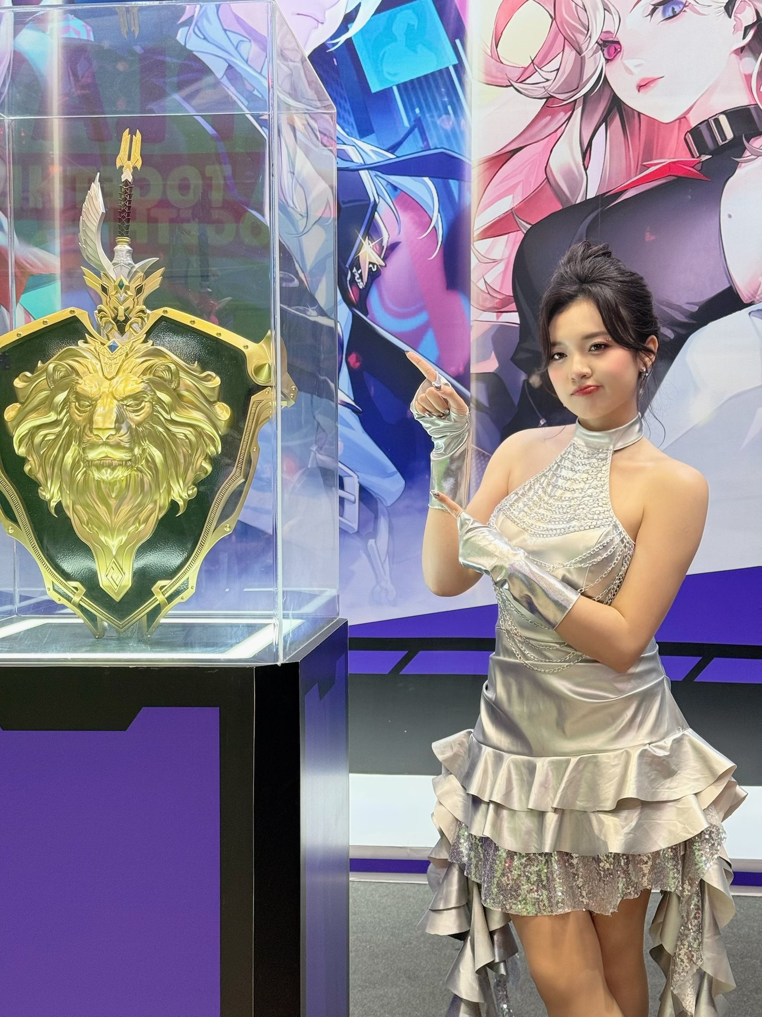 The Hottest MC in Arena of Valor Shines at Vietnam GameVerse 2025, Given a Sweet Title by Her "Hardcore Fan" 4 50011463610631151825465665017262176605236927n 1748315630996887226219 1748318835841 1748318836348378109560