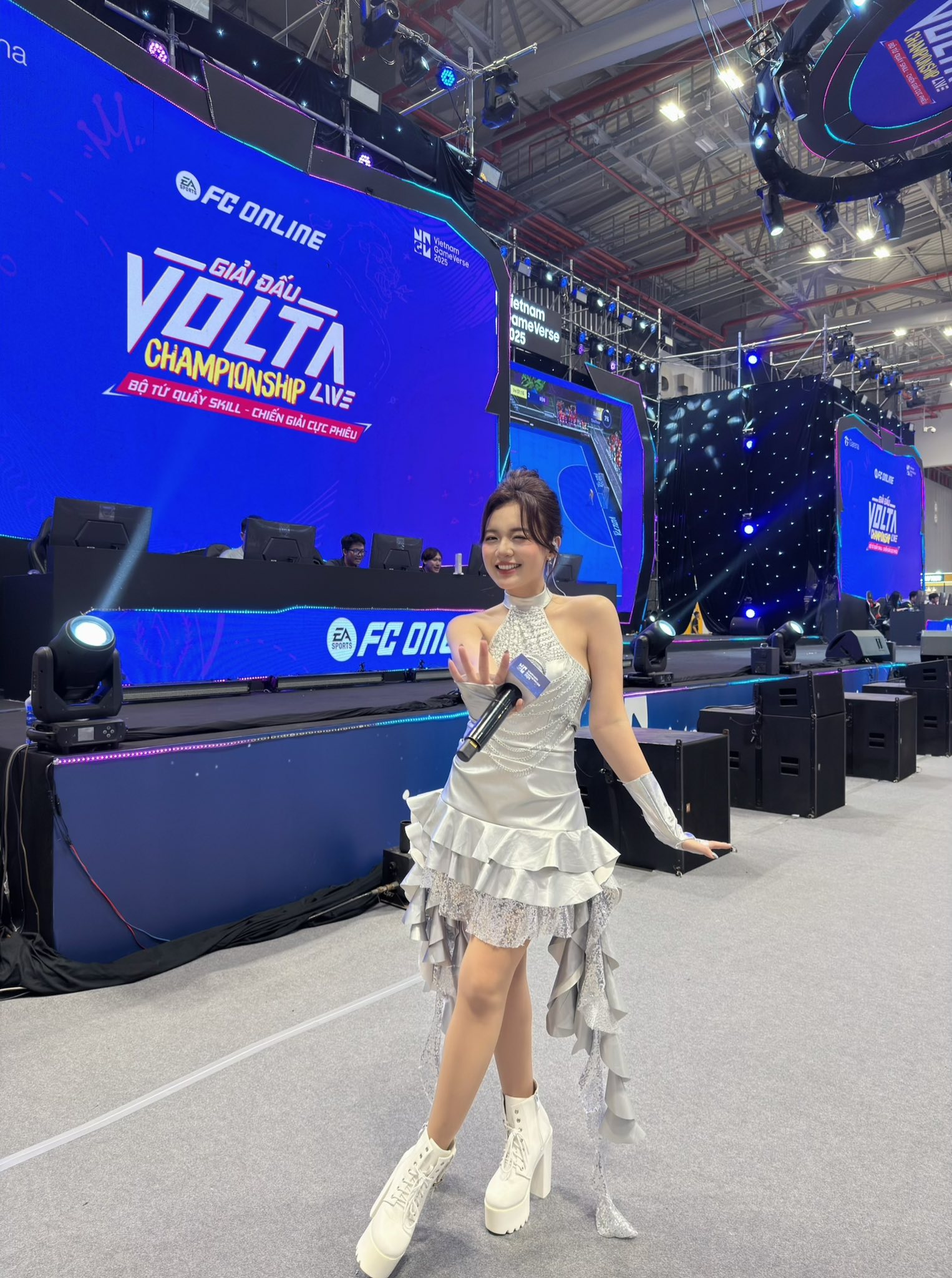 The Hottest MC in Arena of Valor Shines at Vietnam GameVerse 2025, Given a Sweet Title by Her "Hardcore Fan" 2 50142744210631151425465703590905623365116810n 1748315618583470859115 1748318833588 174831883424478920649