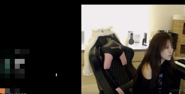 Forget to turn off the camera, beautiful female streamer reveals awkward action on air, fans leave the channel in droves 3 base64 1748239260153629652940 1748318655528 17483186556051423279948 1748320749520 17483207496571904863730