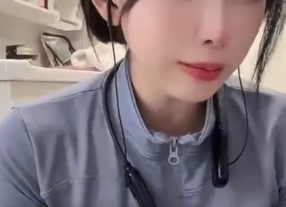 Female Streamer Bluntly 'Combat' Fans for Not Donating 4 edit 17460069650901630722223 1746068805941 17460688061001470308538