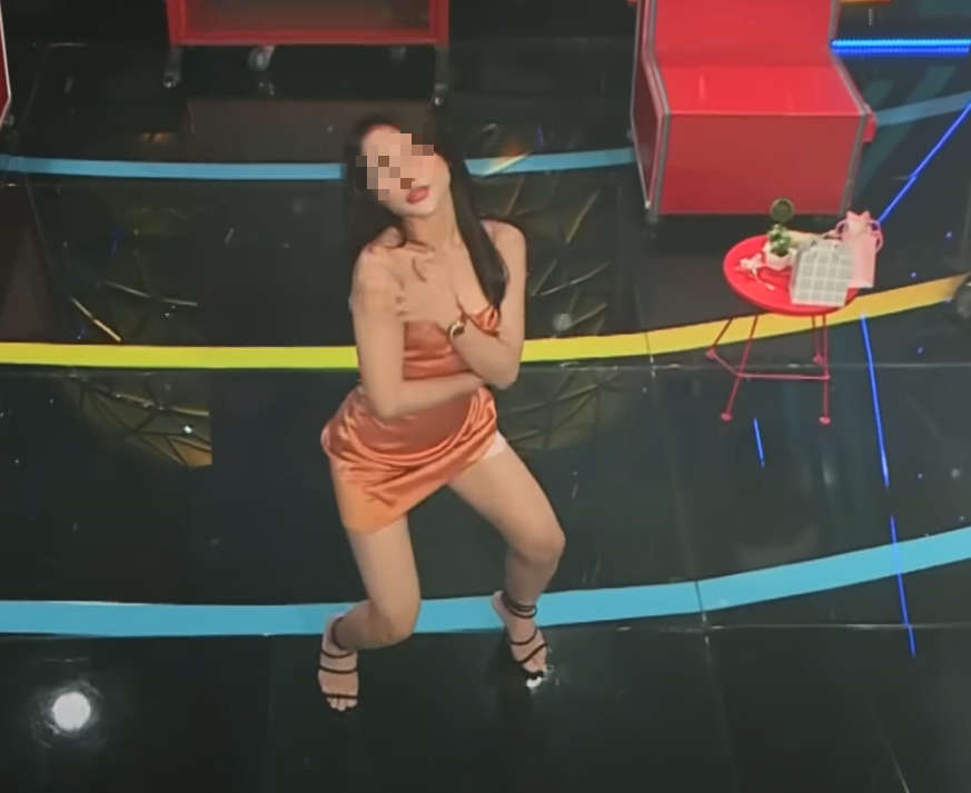 Female Streamer Earning Hundreds of Millions a Month Draws Attention on Dating Show 4 edit screenshot 2025 05 21 112130 17478028202211502977262 1747813374007 17478133741551185221902