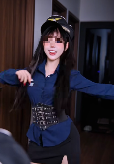 Controversial Action: TikTok Girl Warned by Netizens "Don't Be Like Lê Bống" 3 edit screenshot 2025 05 26 095344 17482299611671871328052 1748243924855 17482439250662123777318