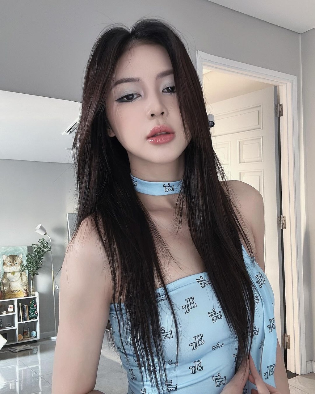 Just One Moment Showcasing Her "AI" Legs, Hot Girl Leaves Male Fans Breathless 6 liz5 1730880351156 17459235498562093340021 1746066296203 17460662966641722448260