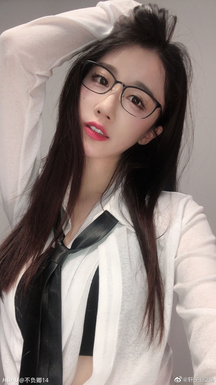 Drawing Attention by Revealing Over 1,000Gb of Videos, Female Streamer Unexpectedly Shows Her Real Face, Sparking Controversy 6 photo 1 15931428145972035562683 1748228153465 1748228153569104738041 1748232207725 1748232208272328437548