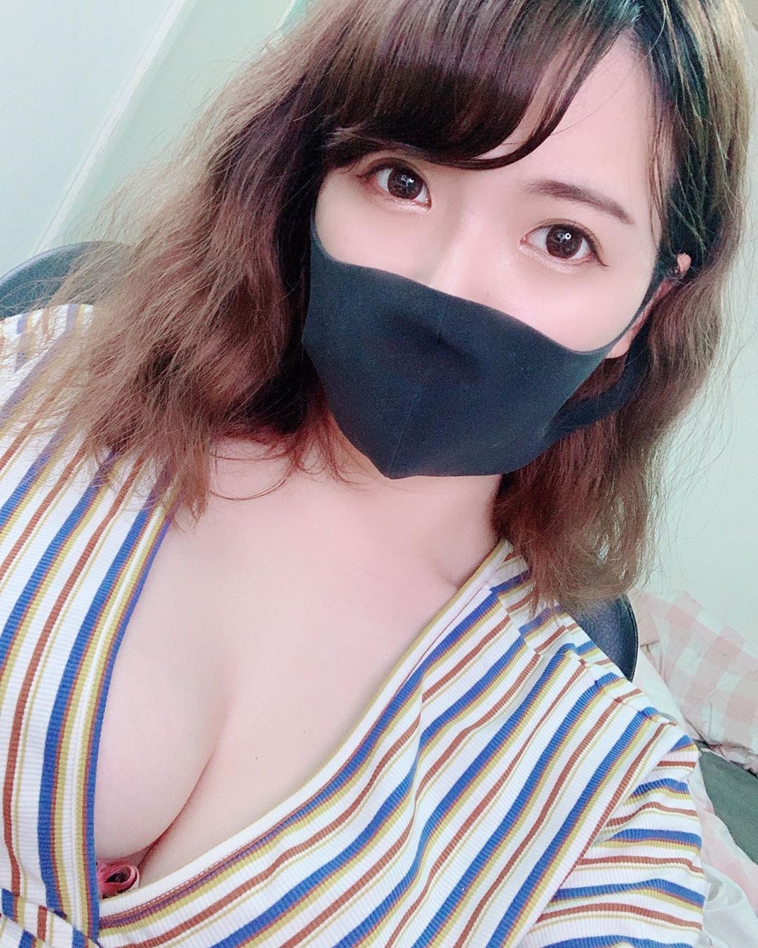 Just Sleeping with Her Adorable Cat on Stream, the Sexy Female Streamer Still Attracts Thousands of Followers, Impossible to Look Away 5 photo 1 15957860648001734868269 1747890014129 17478900142091319614671 1747897934909 1747897935155922659565