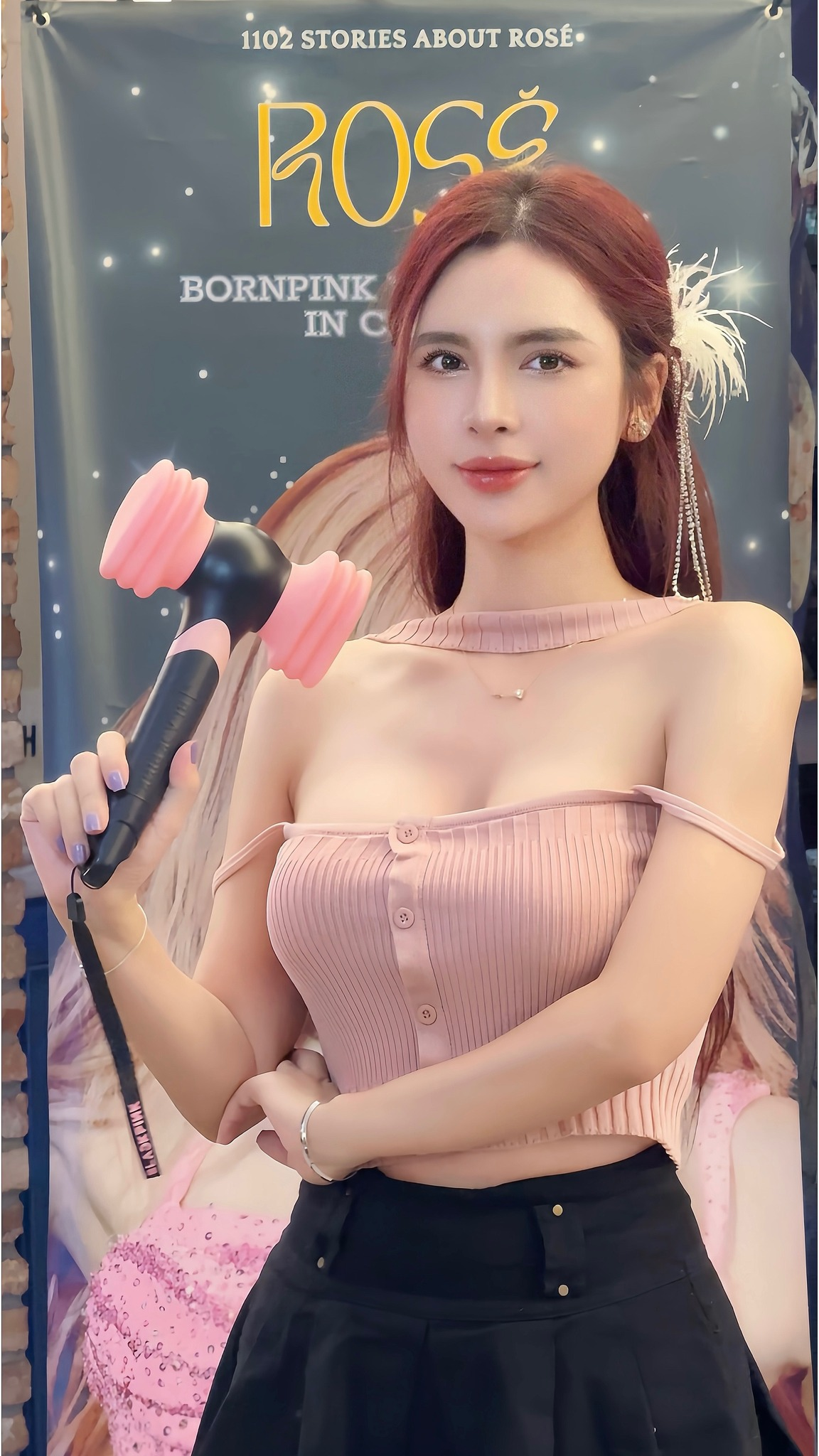 Beauty on the Rise: Streamer Tú Anh Susu Buys a Car and a Home, Earning Fans' Admiration 2 She has an impressive Western beauty, fair skin, and big round eyes.