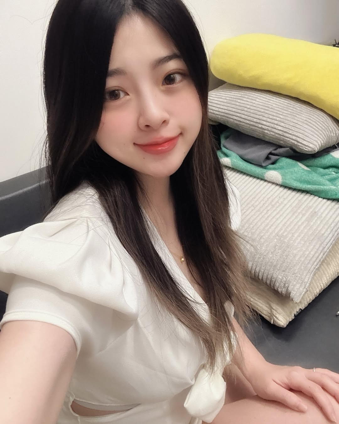 Tricked into Filming a Risqué Scene, Female YouTuber Faces Major Trouble 1 photo 1745650540413 1745650540773422481033 1745974613727 1745974615852767508513 1746060269271 17460602698601324625368