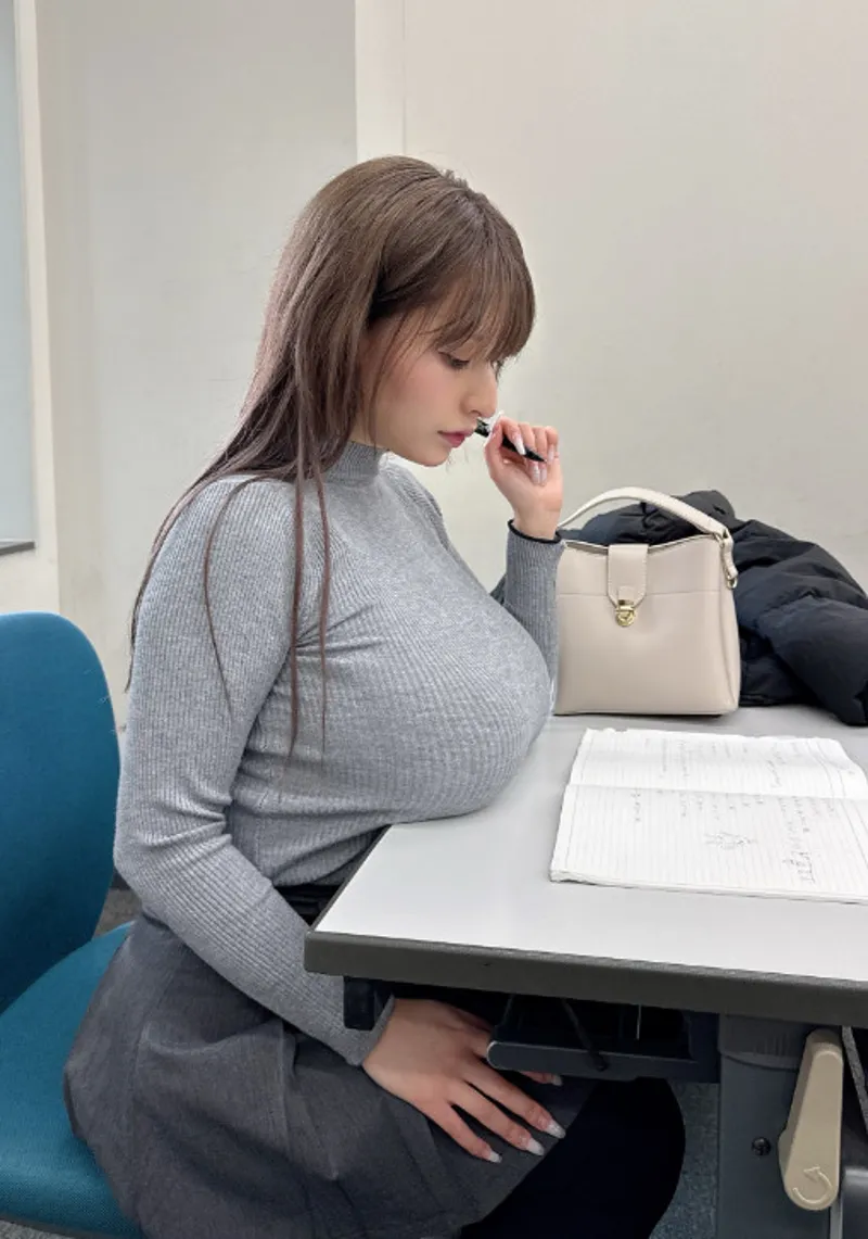 Retiring from Showbiz, This Hot Girl Shocks with New Plans and Stunning Beauty 3 photo 1748333357980 17483333581721977760226 1748488670684 17484886707691945023290 1748489784746 17484897852621313777342