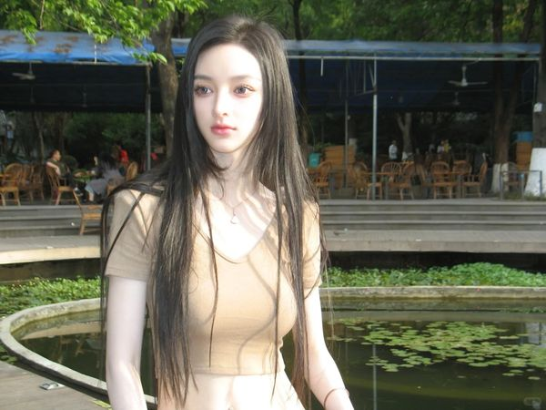 A Stunning Hot Girl Emerges, Sparking AI Controversy 6 photo 1748408311937 1748408312294812241071