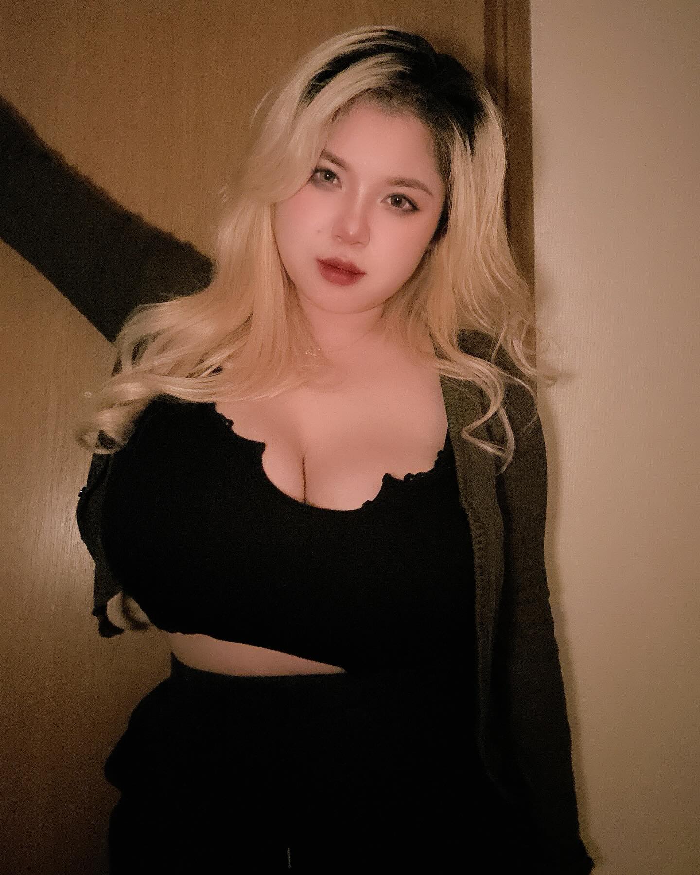 The Once Viral Sensation Gains Confidence and Flaunts Her "Assets" 7 471428906184741639270619641012625690687489437n 17496175138202111762615 1749618177214 17496181773901560232965