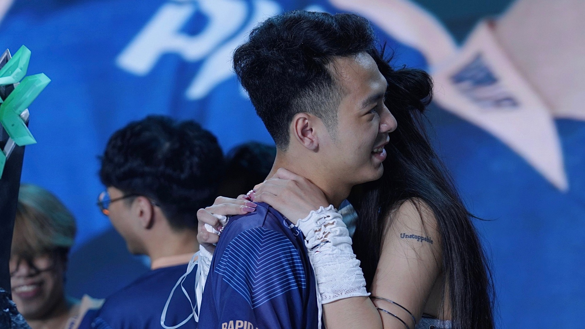 The Beautiful Girl with the "Viral Kiss" Causes a Stir Again 3 48717048328998576435307718869383181627445161n 1750216781780111891952 1750219301475 17502193015861403820617