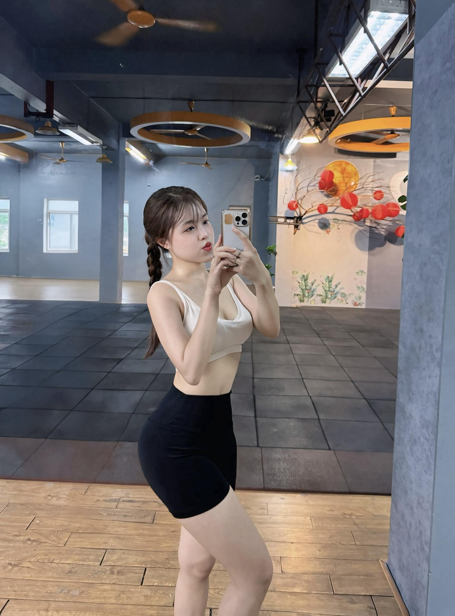 Shining on the Running Track, Beautiful Girl Responds to Criticism of Being "Showy" 10 49936510626403324628300494597719457341755426n 17490986534731296734600 1749099026622 1749099026737201900984