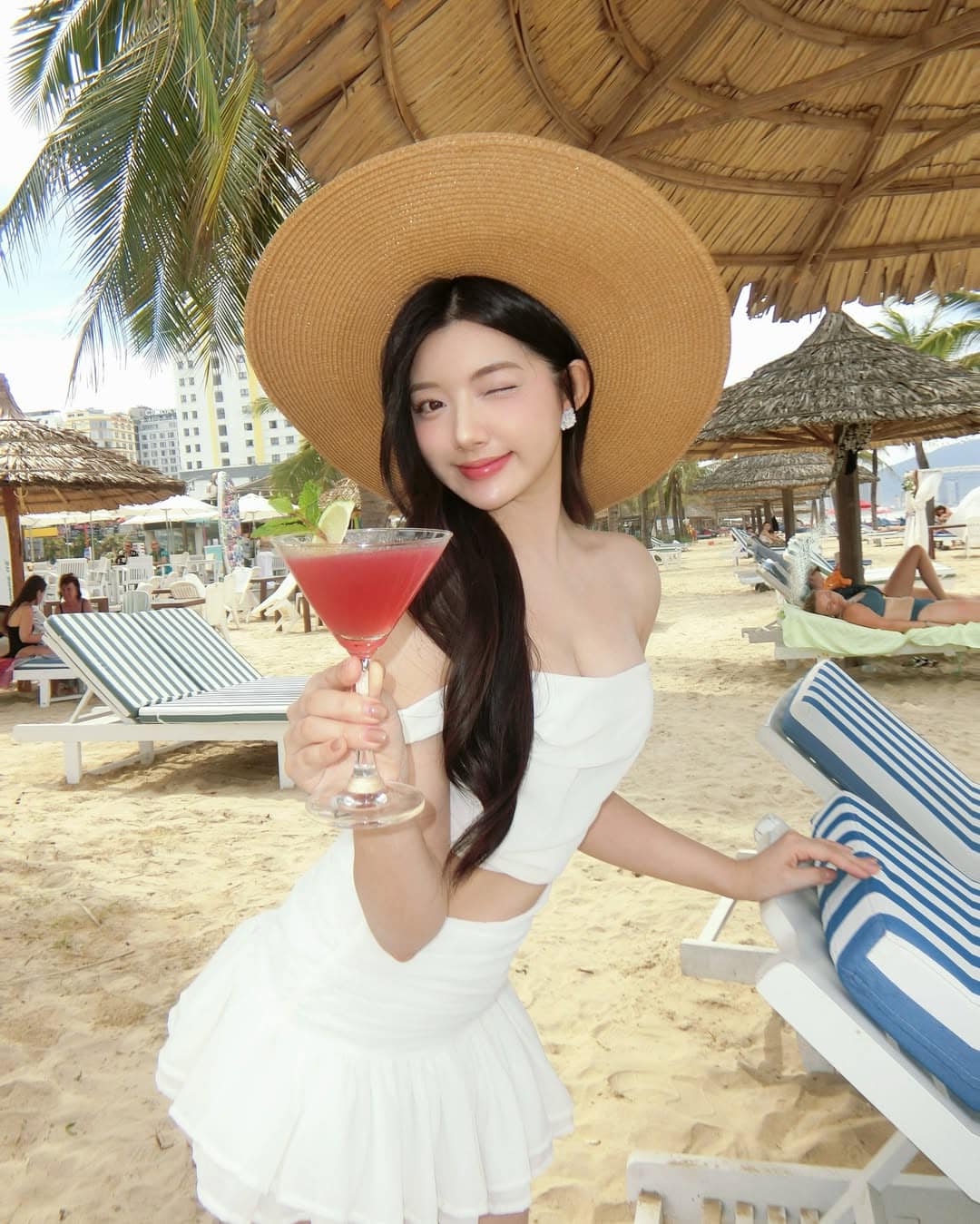 The Eye-Catching Reaction of the "Mukbang Fairy" Amidst Rumors of Not Swallowing 1 5024766175732681691469603242888155338491317n 17497862470301705339923 1749787989485 17497879896282043061793