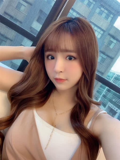 Surprise "Attack" While Bathing, Beautiful YouTuber Faces Controversy Over Staged Views 8 base64 17478989292751734839026 1748833345977 17488333460761966347159 1748836089049 17488360892701747515292